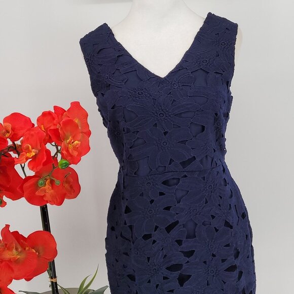 Banana Republic Navy Blue Lace Overlay Chic Cocktail Evening Sheath Dress 6P - Picture 2 of 7